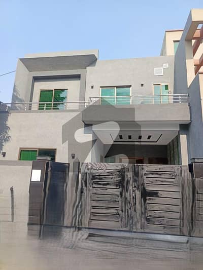 Luxurious 3-Bed Elegant Home with Grand Drawing & Dining Areas | Jacuzzi Baths, Double Kitchens & TV Lounges | Prime Location in Lake City Meadows (Ex State Life) | Demand 250 Lac (Negotiable)