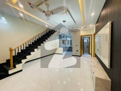 7 Marla Double Unite House New Condition