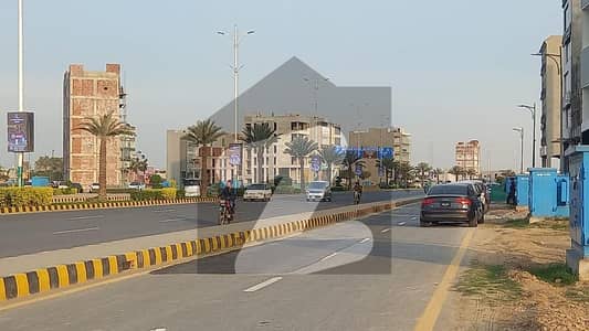 ڈی ایچ اے فیز 7 - بلاک وائے فیز 7,ڈیفنس (ڈی ایچ اے),لاہور میں 2 کنال رہائشی پلاٹ 8.0 کروڑ میں برائے فروخت۔