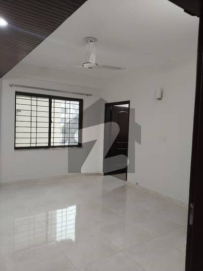 عسکری 11 عسکری,لاہور میں 3 کمروں کا 10 مرلہ فلیٹ 1.18 لاکھ میں کرایہ پر دستیاب ہے۔