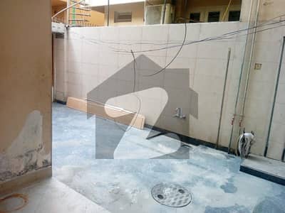 علامہ اقبال ٹاؤن لاہور میں 2 کمروں کا 10 مرلہ زیریں پورشن 85.0 ہزار میں کرایہ پر دستیاب ہے۔