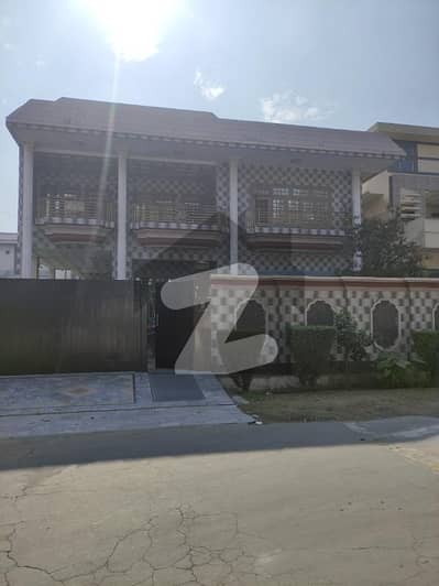 واپڈا ٹاؤن گوجرانوالہ میں 8 کمروں کا 1 کنال مکان 6.0 کروڑ میں برائے فروخت۔