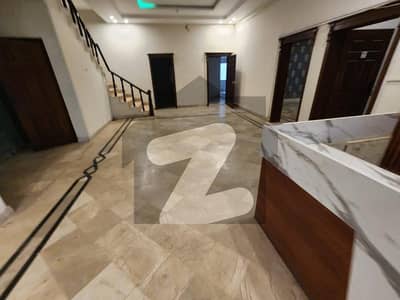 ایف ۔ 8 اسلام آباد میں 11 کمروں کا 4 کنال مکان 33.0 لاکھ میں کرایہ پر دستیاب ہے۔