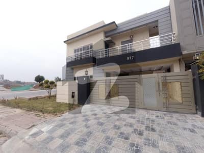 بحریہ گرینز۔ اوورسیز انکلیو - سیکٹر 3 بحریہ گرینز۔ اوورسیز انکلیو,بحریہ ٹاؤن فیز 8,بحریہ ٹاؤن راولپنڈی,راولپنڈی میں 5 کمروں کا 10 مرلہ مکان 5.0 کروڑ میں برائے فروخت۔