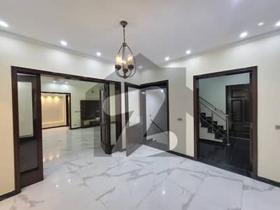 ڈی ایچ اے فیز 4 - بلاک ڈبل سی فیز 4,ڈیفنس (ڈی ایچ اے),لاہور میں 6 کمروں کا 1 کنال مکان 2.9 لاکھ میں کرایہ پر دستیاب ہے۔