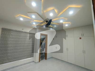 بحریہ ٹاؤن فیز 8 ۔ سفاری ویلی بحریہ ٹاؤن فیز 8,بحریہ ٹاؤن راولپنڈی,راولپنڈی میں 6 کمروں کا 7 مرلہ مکان 3.3 کروڑ میں برائے فروخت۔