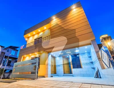 بحریہ ٹاؤن فیز 8 ۔ سفاری ویلی بحریہ ٹاؤن فیز 8,بحریہ ٹاؤن راولپنڈی,راولپنڈی میں 4 کمروں کا 7 مرلہ مکان 2.6 کروڑ میں برائے فروخت۔