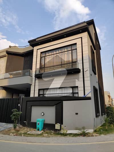 5.5 Marla Corner House For Sale In Etihad Town Phase 1