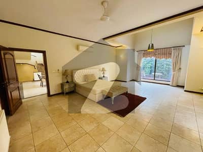 ایف ۔ 7 اسلام آباد میں 6 کمروں کا 1 کنال مکان 9.5 لاکھ میں کرایہ پر دستیاب ہے۔