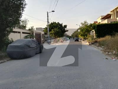 ڈی ایچ اے فیز 8 - زون اے ڈی ایچ اے فیز 8,ڈی ایچ اے ڈیفینس,کراچی میں 1 کنال رہائشی پلاٹ 13.5 کروڑ میں برائے فروخت۔