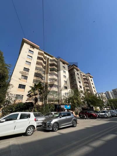 کلفٹن کراچی میں 3 کمروں کا 9 مرلہ فلیٹ 4.5 کروڑ میں برائے فروخت۔ کلفٹن کراچی میں 3 کمروں کا 9 مرلہ فلیٹ 4.5 کروڑ میں برائے فروخت۔