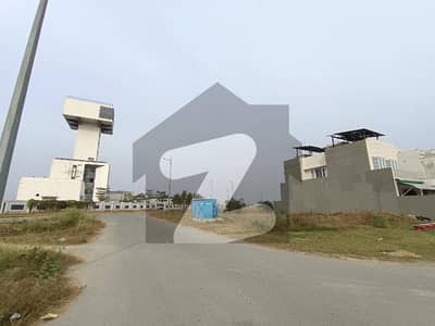 ڈی ایچ اے فیز 8 - بلاک زیڈ 5 ڈی ایچ اے فیز 8,ڈی ایچ اے ڈیفینس,لاہور میں 5 مرلہ رہائشی پلاٹ 55.0 لاکھ میں برائے فروخت۔