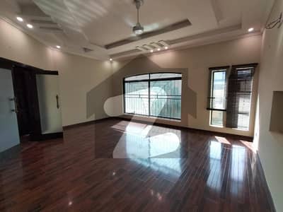 1 Kanal Full Basement House For Rent At Prime Location Dha Phase 5 B Block Near Park Sector Commercial