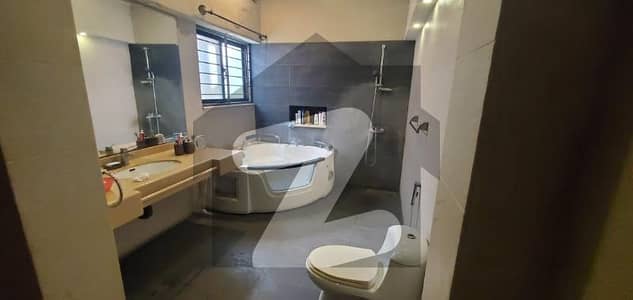 ڈی ایچ اے فیز 4 - بلاک ڈبل سی فیز 4,ڈیفنس (ڈی ایچ اے),لاہور میں 5 کمروں کا 1 کنال مکان 8.0 کروڑ میں برائے فروخت۔ ڈی ایچ اے فیز 4 - بلاک ڈبل سی فیز 4,ڈیفنس (ڈی ایچ اے),لاہور میں 5 کمروں کا 1 کنال مکان 8.0 کروڑ میں برائے فروخت۔