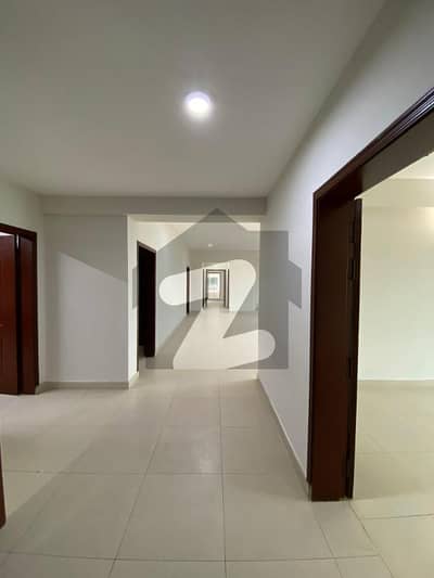 عسکری 11 ۔ سیکٹر بی اپارٹمنٹس عسکری 11,عسکری,لاہور میں 4 کمروں کا 12 مرلہ فلیٹ 4.5 کروڑ میں برائے فروخت۔