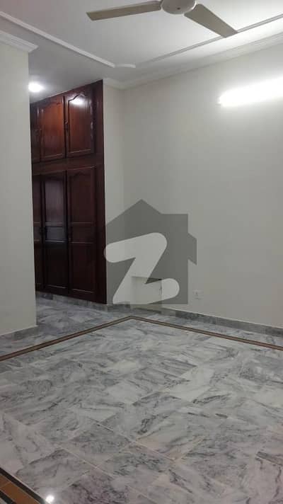 جی ۔ 11 اسلام آباد میں 4 کمروں کا 8 مرلہ بالائی پورشن 1.2 لاکھ میں کرایہ پر دستیاب ہے۔