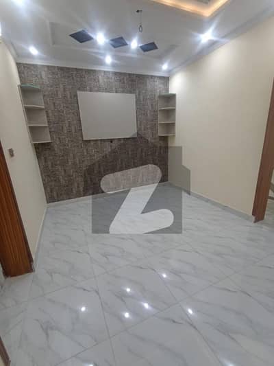 جوہر ٹاؤن فیز 1 جوہر ٹاؤن,لاہور میں 5 کمروں کا 5 مرلہ مکان 2.7 کروڑ میں برائے فروخت۔