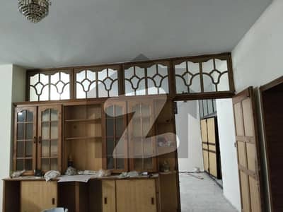 آئی ۔ 8 اسلام آباد میں 2 کمروں کا 12 مرلہ زیریں پورشن 1.0 لاکھ میں کرایہ پر دستیاب ہے۔