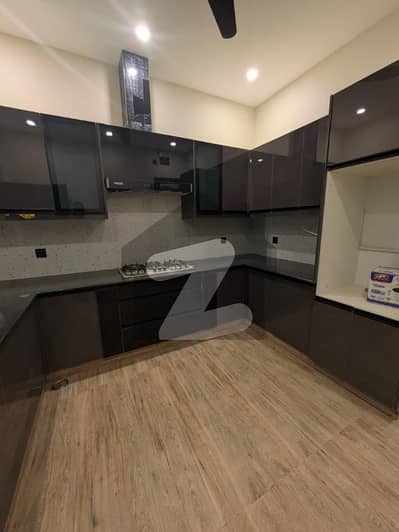 گلبرگ ریزیڈنشیا گلبرگ,اسلام آباد میں 5 کمروں کا 10 مرلہ مکان 1.8 لاکھ میں کرایہ پر دستیاب ہے۔