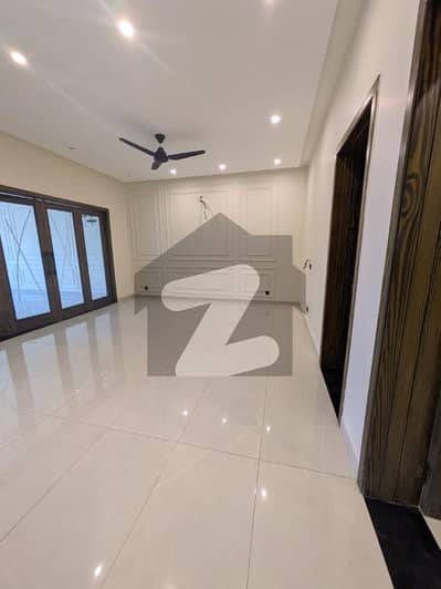 گلبرگ ریزیڈنشیا گلبرگ,اسلام آباد میں 5 کمروں کا 10 مرلہ مکان 1.8 لاکھ میں کرایہ پر دستیاب ہے۔