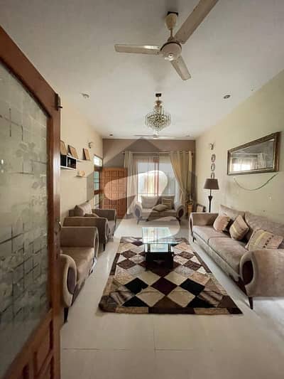 گلشنِ اقبال گلشنِ اقبال ٹاؤن,کراچی میں 6 کمروں کا 10 مرلہ مکان 5.95 کروڑ میں برائے فروخت۔