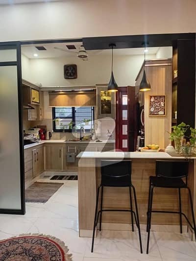 بحریہ ٹاؤن ۔ بلاک ڈی ڈی بحریہ ٹاؤن سیکٹرڈی,بحریہ ٹاؤن,لاہور میں 5 کمروں کا 10 مرلہ مکان 3.7 کروڑ میں برائے فروخت۔