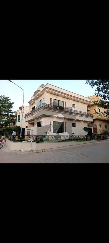 جی ۔ 13 اسلام آباد میں 4 کمروں کا 4 مرلہ مکان 4.9 کروڑ میں برائے فروخت۔