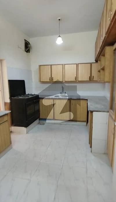 جی ۔ 9/1 جی ۔ 9,اسلام آباد میں 4 کمروں کا 14 مرلہ زیریں پورشن 1.6 لاکھ میں کرایہ پر دستیاب ہے۔