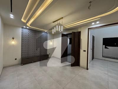 بش ایگزیکٹو ولاز ملتان میں 4 کمروں کا 5 مرلہ مکان 1.75 کروڑ میں برائے فروخت۔