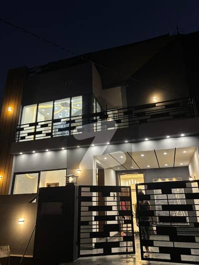 بش ایگزیکٹو ولاز ملتان میں 4 کمروں کا 5 مرلہ مکان 1.75 کروڑ میں برائے فروخت۔