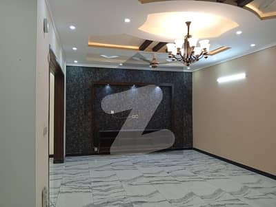 سوان گارڈن اسلام آباد میں 6 کمروں کا 1 کنال مکان 1.5 لاکھ میں کرایہ پر دستیاب ہے۔