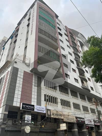 پی ای سی ایچ ایس بلاک 3 پی ای سی ایچ ایس,جمشید ٹاؤن,کراچی میں 3 کمروں کا 7 مرلہ فلیٹ 5.25 کروڑ میں برائے فروخت۔