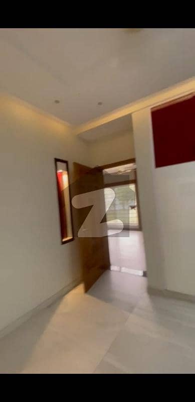 بحریہ ٹاؤن فیز 8 بحریہ ٹاؤن راولپنڈی,راولپنڈی میں 5 کمروں کا 10 مرلہ مکان 5.4 کروڑ میں برائے فروخت۔