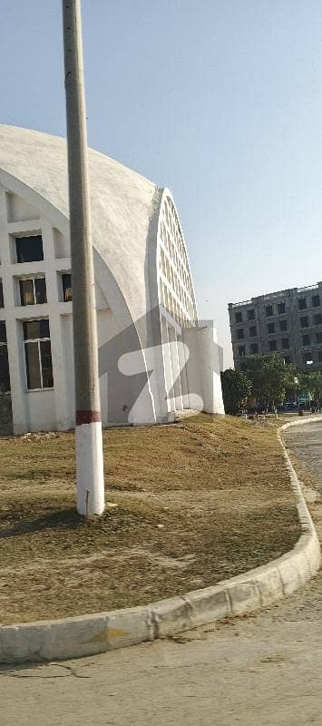 ایم پی سی ایچ ایس - بلاک سی ایم پی سی ایچ ایس ۔ ملٹی گارڈنز,بی ۔ 17,اسلام آباد میں 1 کنال رہائشی پلاٹ 2.7 کروڑ میں برائے فروخت۔