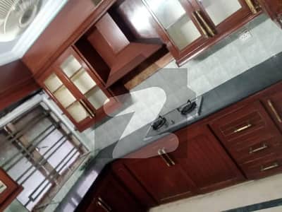 جی ۔ 11 اسلام آباد میں 5 کمروں کا 8 مرلہ مکان 6.5 کروڑ میں برائے فروخت۔