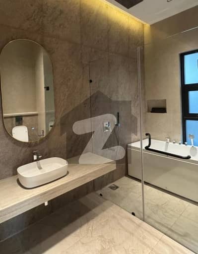 ایف ۔ 7 اسلام آباد میں 8 کمروں کا 2 کنال مکان 30.0 لاکھ میں کرایہ پر دستیاب ہے۔