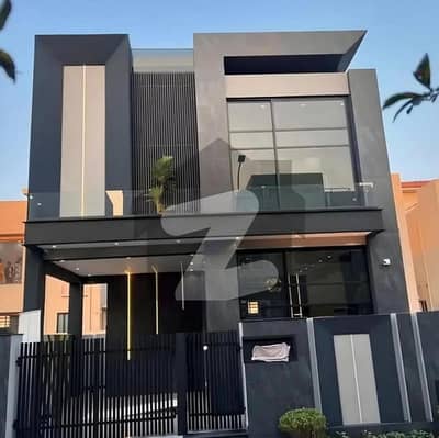 لیک سٹی رائیونڈ روڈ,لاہور میں 5 کمروں کا 10 مرلہ مکان 4.2 کروڑ میں برائے فروخت۔