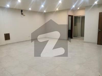 04 MARLA COMMERCIAL FLOOR WITH LIFT AVAILABLE