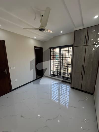 فضائیہ ہاؤسنگ سکیم فیز 1 فضائیہ ہاؤسنگ سکیم,لاہور میں 5 کمروں کا 1 کنال مکان 6.7 کروڑ میں برائے فروخت۔