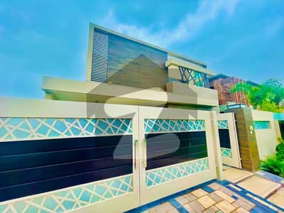 ONE KANAL BEAUTIFULL HOUSE AVALIABLE FOR RENT IN DHA DEFANCE PHASE 6