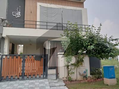 5 Marla House available rent 9 town