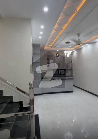 بنی گالہ اسلام آباد میں 4 کمروں کا 5 مرلہ مکان 2.75 کروڑ میں برائے فروخت۔