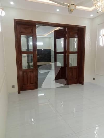 ڈی ۔ 12/3 ڈی ۔ 12,اسلام آباد میں 8 کمروں کا 8 مرلہ مکان 10.5 کروڑ میں برائے فروخت۔