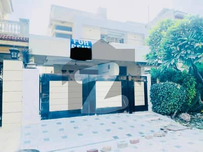 ڈی ایچ اے فیز 5 ڈیفنس (ڈی ایچ اے),لاہور میں 5 کمروں کا 10 مرلہ مکان 1.7 لاکھ میں کرایہ پر دستیاب ہے۔