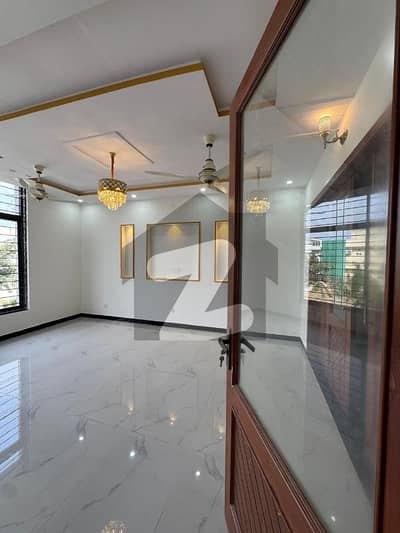 ڈی ۔ 12/3 ڈی ۔ 12,اسلام آباد میں 4 کمروں کا 4 مرلہ مکان 4.4 کروڑ میں برائے فروخت۔