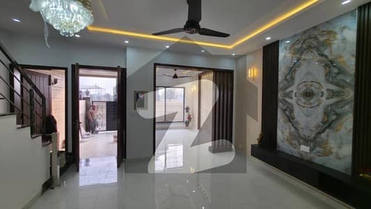 پیراگون سٹی لاہور میں 3 کمروں کا 5 مرلہ مکان 2.15 کروڑ میں برائے فروخت۔