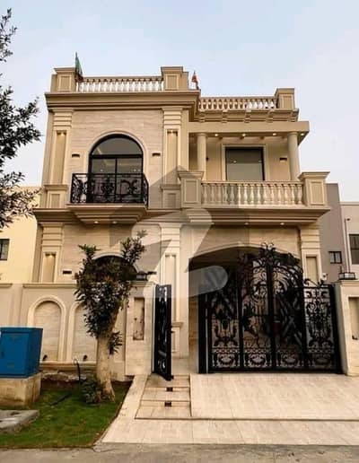 5 MARLA MODERN HOUSE FOR SALE IN DHA 9 TOWN.