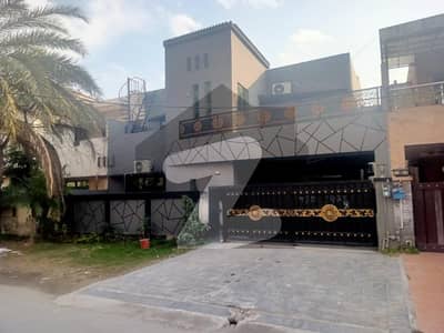 عسکری 10 - سیکٹر سی عسکری 10,عسکری,لاہور میں 5 کمروں کا 10 مرلہ مکان 2.0 لاکھ میں کرایہ پر دستیاب ہے۔ عسکری 10 - سیکٹر سی عسکری 10,عسکری,لاہور میں 5 کمروں کا 10 مرلہ مکان 2.0 لاکھ میں کرایہ پر دستیاب ہے۔