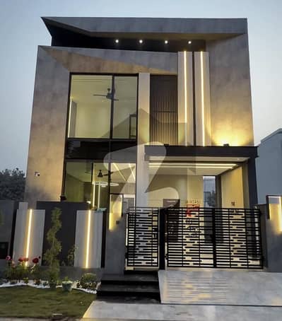 ڈی ایچ اے 9 ٹاؤن ڈیفنس (ڈی ایچ اے),لاہور میں 3 کمروں کا 5 مرلہ مکان 3.6 کروڑ میں برائے فروخت۔