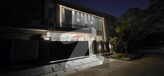 ایل ڈی اے ایوینیو ۔ بلاک جے ایل ڈی اے ایوینیو,لاہور میں 6 کمروں کا 10 مرلہ مکان 4.15 کروڑ میں برائے فروخت۔ ایل ڈی اے ایوینیو ۔ بلاک جے ایل ڈی اے ایوینیو,لاہور میں 6 کمروں کا 10 مرلہ مکان 4.15 کروڑ میں برائے فروخت۔